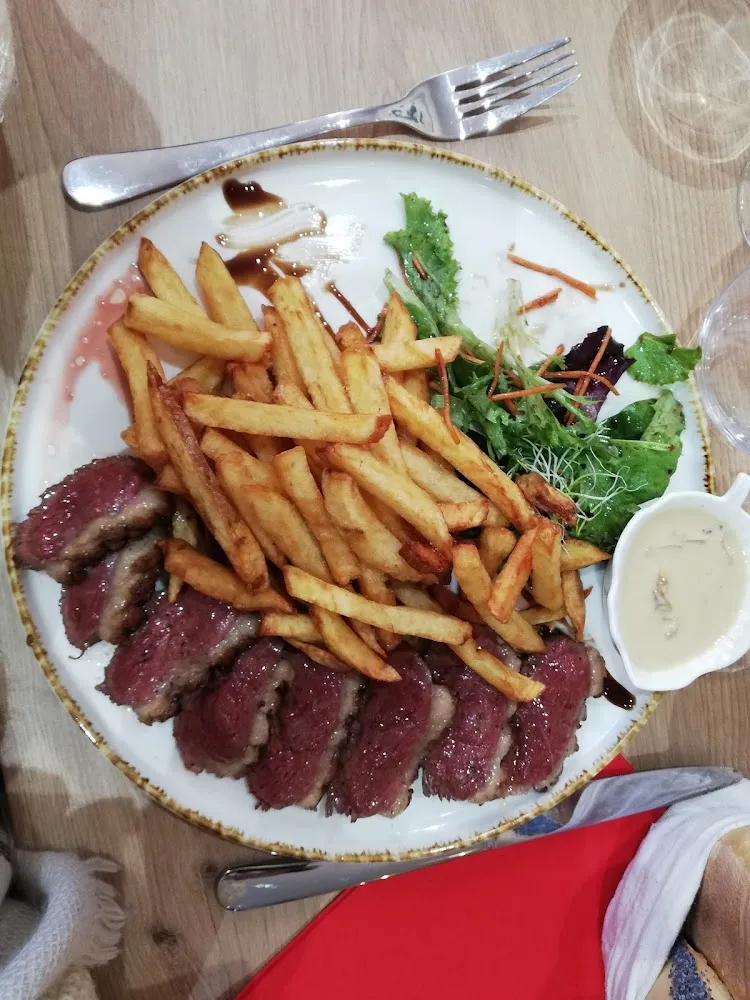 Magret de Canard Sauce Au Cèpes